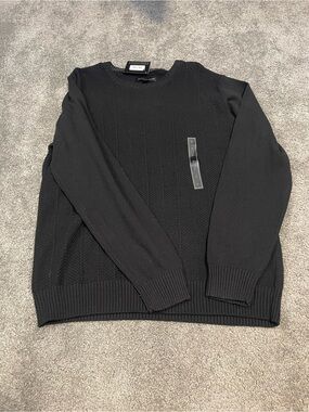 Men's Crewneck Cable Knit Sweater in Black